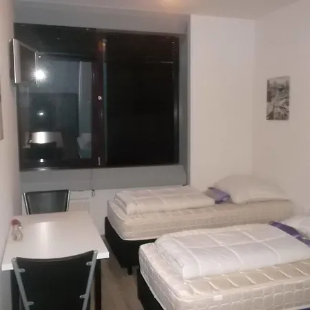אכסניה Frankfurt *